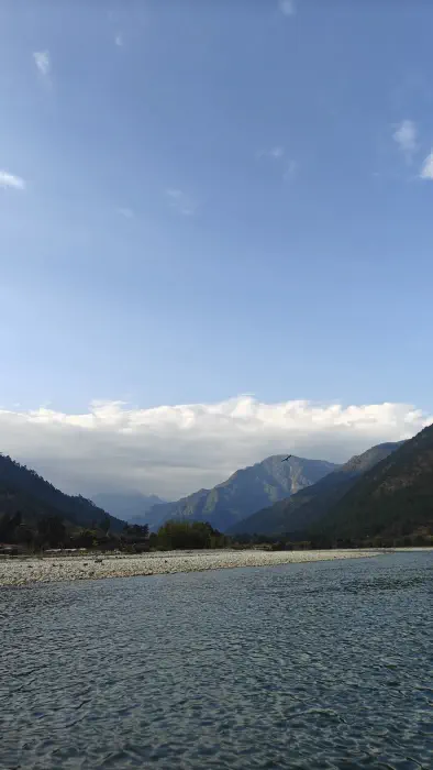  Rafting on the gentle Mo Chhu