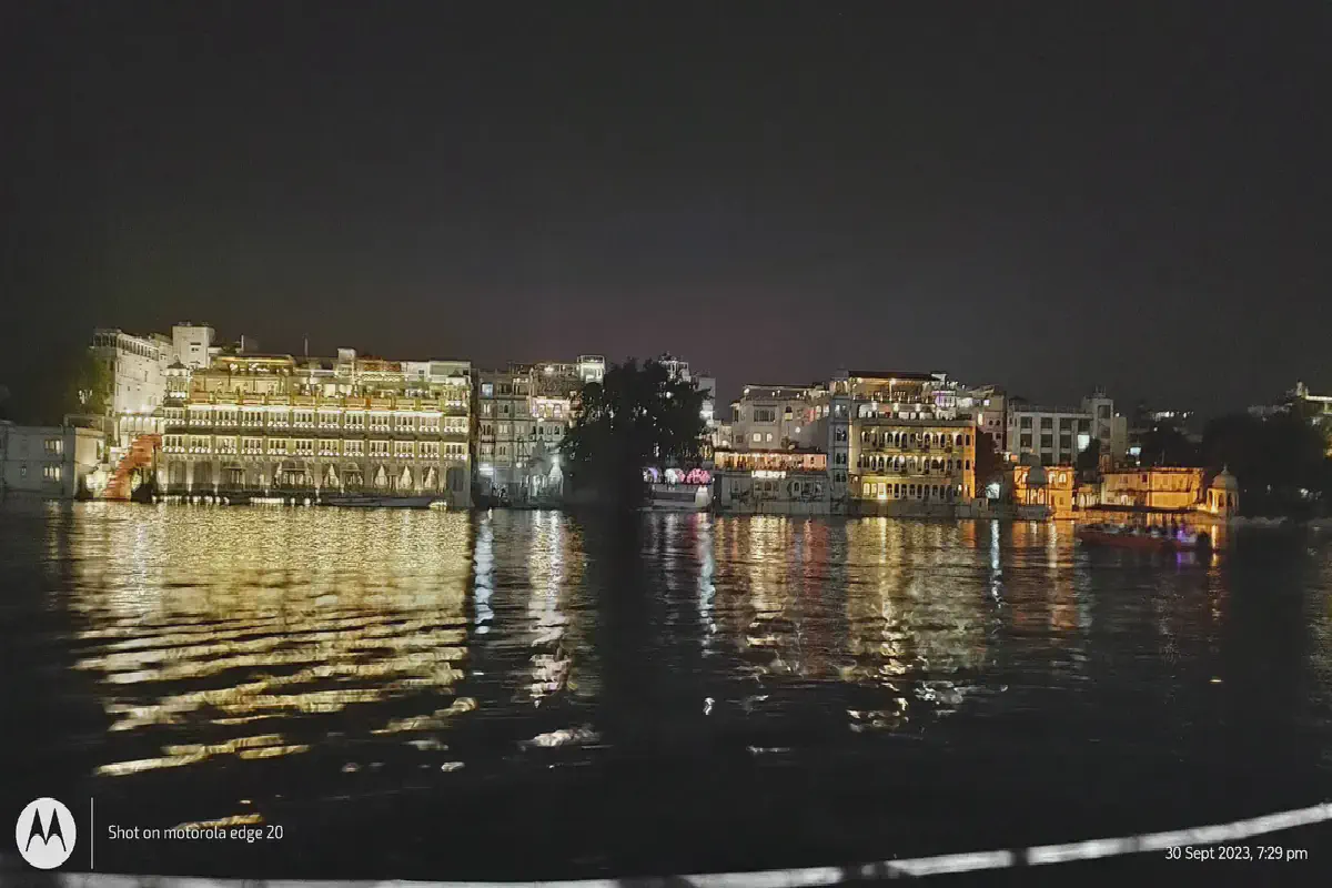Serene evening reflections on Lake Pichola